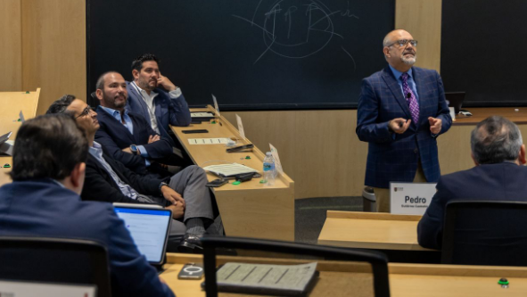 programas-de-perfeccionamiento-ipade-programa-ade-img